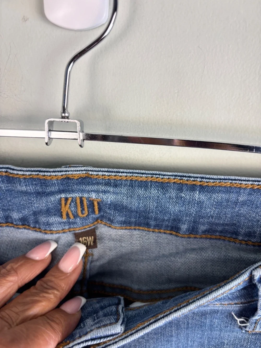 Kut From The Kloth Asher Cuffed Ankle Jean Size 16W - Picture 3 of 4